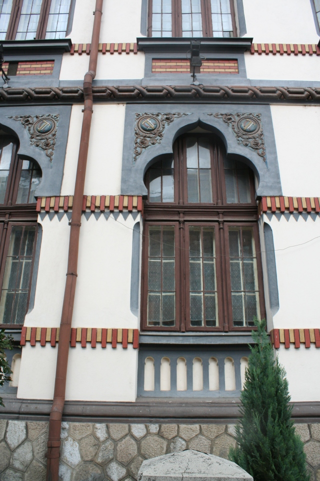 Colegiul Naţional Tudor Vladimirescu - Detaliu fereastră